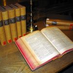 Что такое антикварные книги: определение понятия, суть и признаки