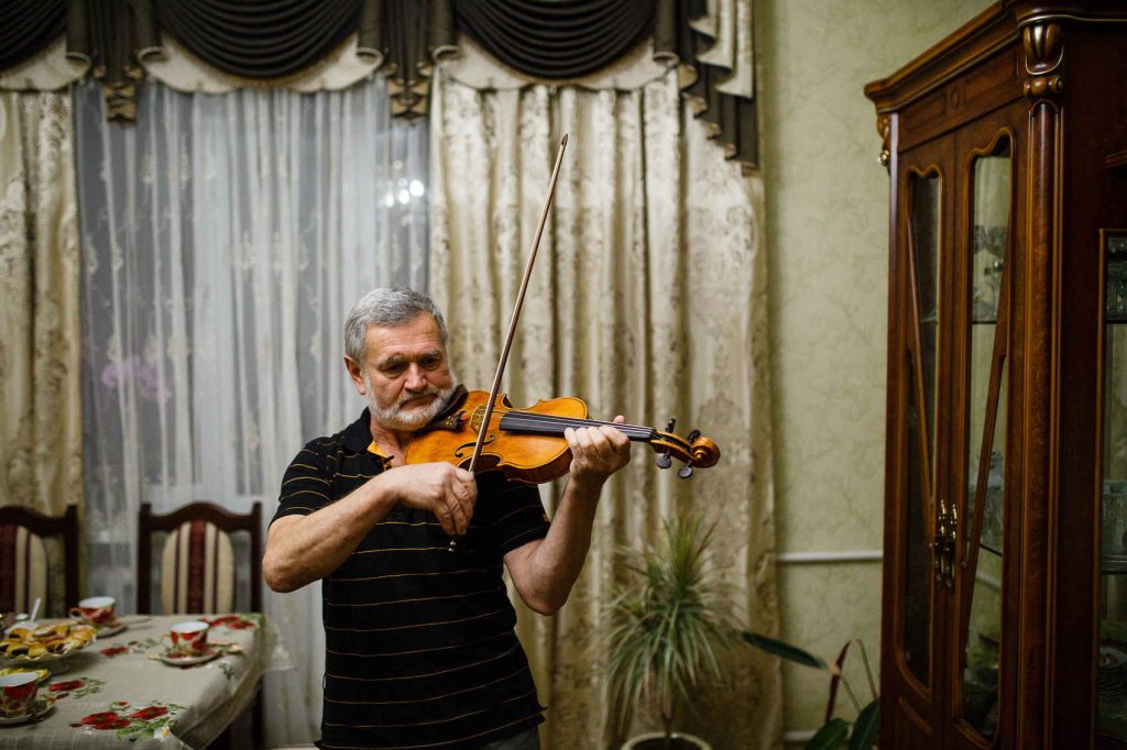 Хто такий Концертмейстер: Опис професії, зарплата, де вчитись
