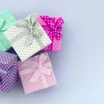 Як зібрати стильну подарункову коробку до дня народження
