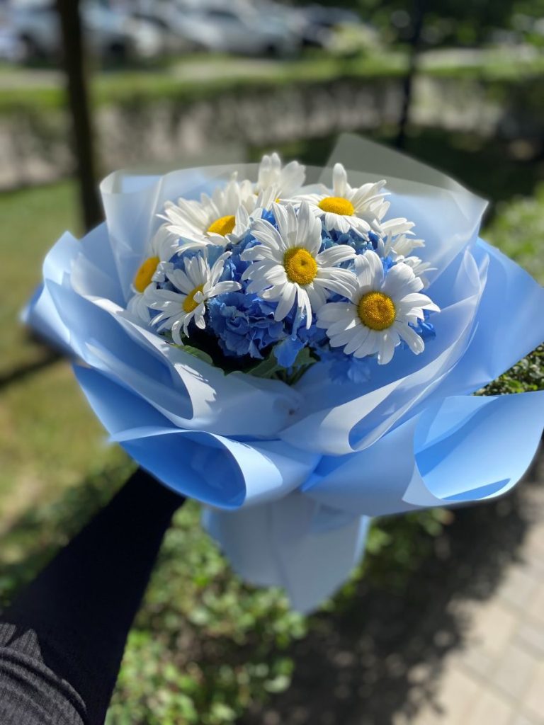 Ромашки у флористиці Flowers.ua: простота, що говорить серцем