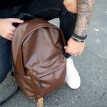 Купити шкіряний рюкзак чоловічий: поради та переваги