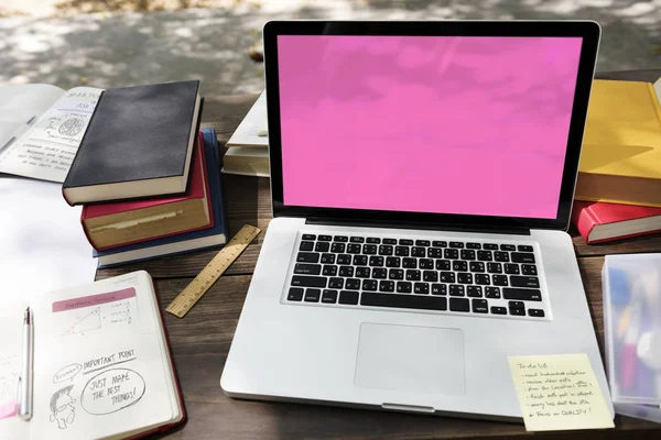 Тривожність, перфекціонізм і дипломна робота — як подружити ці три явища