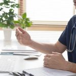 Переваги онлайн-консультації лікаря порівняно з очним прийомом