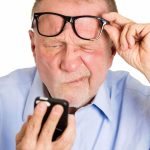 Як обрати мобільний тариф для пенсіонерів: головні критерії вибору