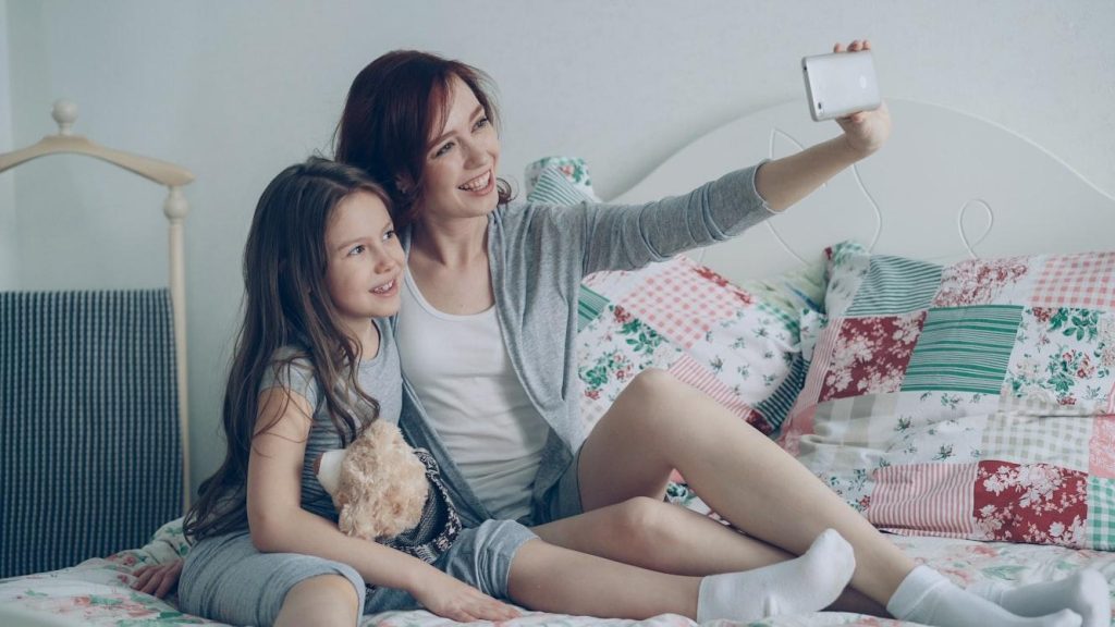 Какой iPhone выбрать для мамы в 2026 году: 5 лучших моделей