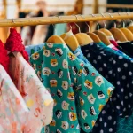 Перші кроки в кастомізації дитячого одягу: як самостійно оновлювати речі та економити сімейний бюджет